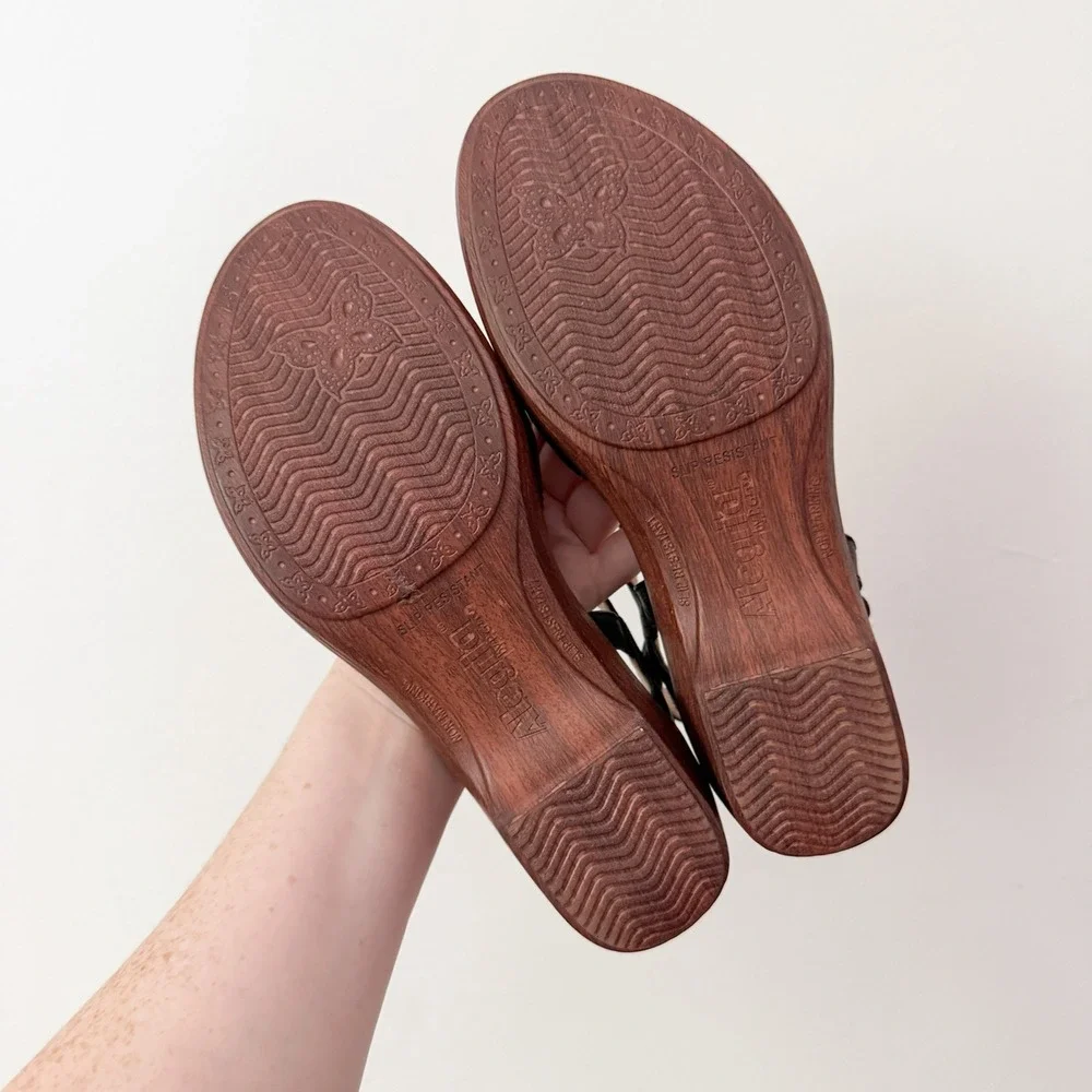Alegria strap leather